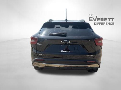 Mosaic Black Metallic 2026 Chevrolet Trax FWD ACTIV