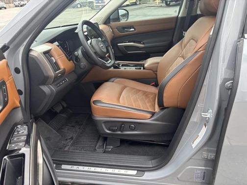 2025 Nissan Pathfinder Platinum 4WD