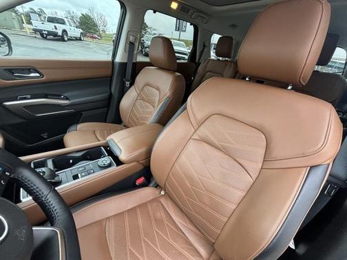 2025 Nissan Pathfinder Platinum 4WD