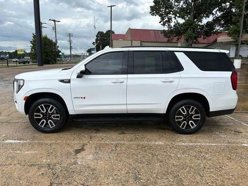 Summit White 2024 GMC Yukon 4WD AT4