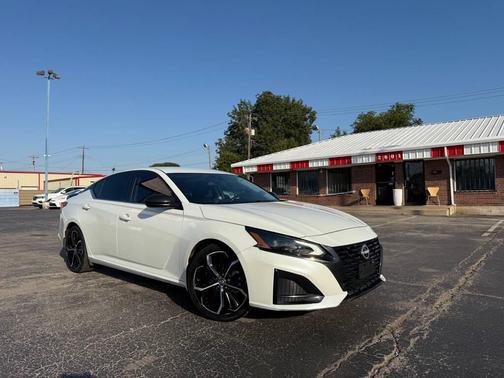 2023 Nissan Altima SR FWD