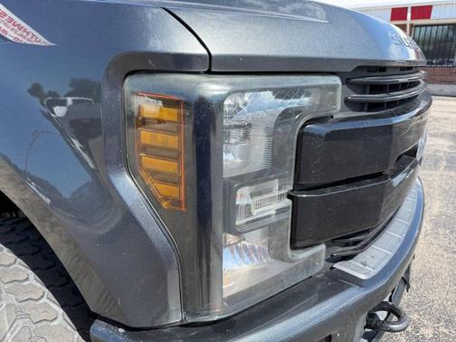 Magnetic Metallic 2019 Ford F-250 Lariat