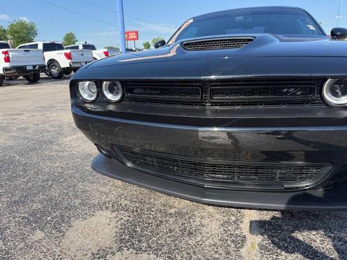 Pitch Black Clearcoat 2023 Dodge Challenger R/T