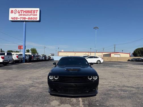 Pitch Black Clearcoat 2023 Dodge Challenger R/T