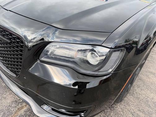 Gloss Black 2023 Chrysler 300 Touring