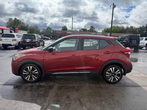 2019 Nissan Kicks SR