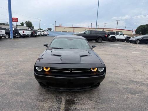Pitch Black Clearcoat 2023 Dodge Challenger SXT
