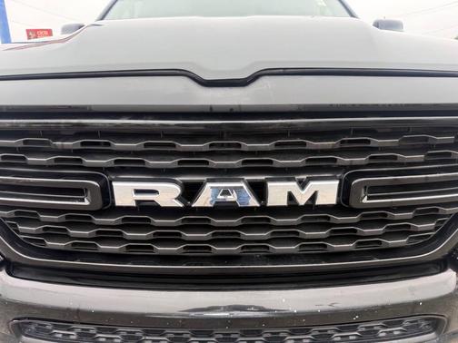 Diamond Black Crystal Pearlcoat 2022 RAM 1500 Big Horn/Lone Star