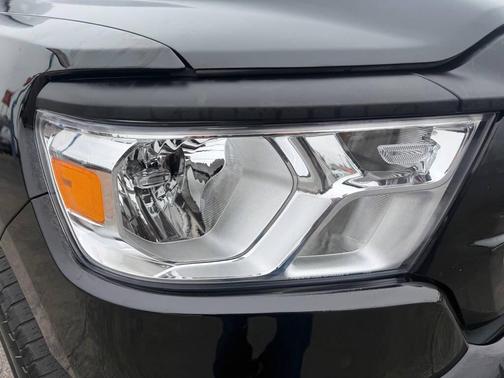 Diamond Black Crystal Pearlcoat 2022 RAM 1500 Big Horn/Lone Star