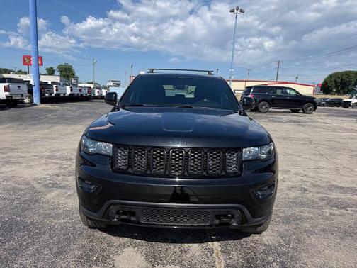 Diamond Black Crystal Pearlcoat 2019 Jeep Grand Cherokee Upland