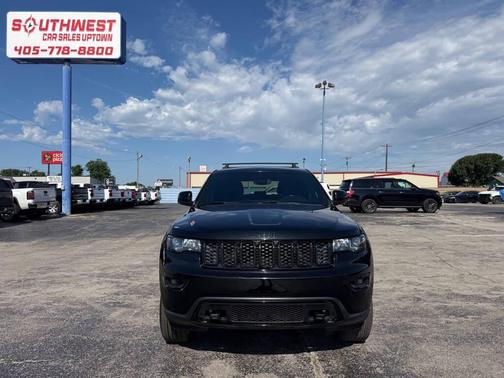 Diamond Black Crystal Pearlcoat 2019 Jeep Grand Cherokee Upland