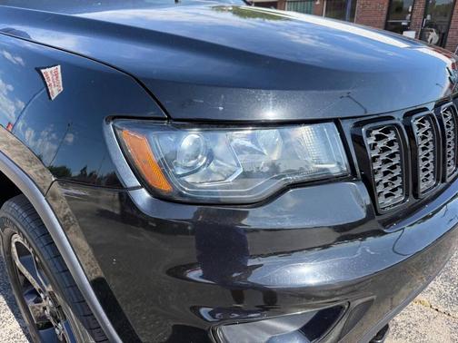 Diamond Black Crystal Pearlcoat 2019 Jeep Grand Cherokee Upland
