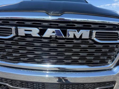 Diamond Black Crystal Pearlcoat 2025 RAM 1500 Big Horn/Lone Star