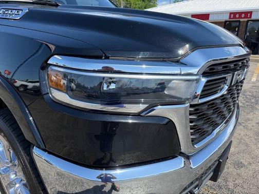 Diamond Black Crystal Pearlcoat 2025 RAM 1500 Big Horn/Lone Star