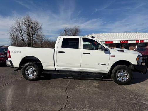 2022 RAM 2500 Tradesman Crew Cab 4x4 6'4' Box