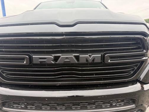 Diamond Black Crystal Pearlcoat 2019 RAM 1500 Big Horn