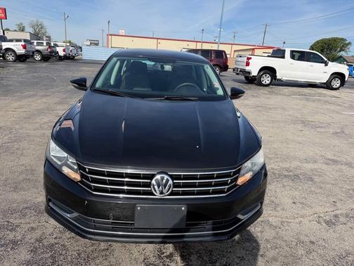 Black Uni 2016 Volkswagen Passat 1.8T S