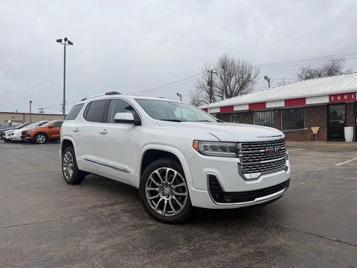 2023 GMC Acadia Denali