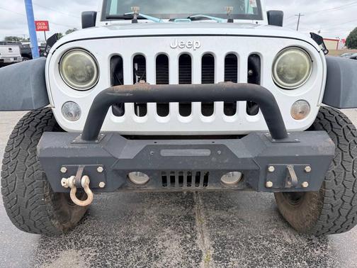 Bright White Clearcoat 2018 Jeep Wrangler JK Unlimited Sport