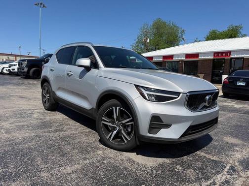 SILVER 2023 Volvo XC40 B5 Core