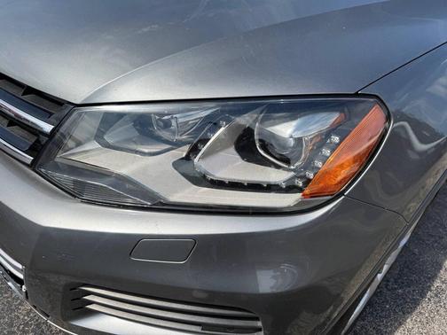 GRAY 2014 Volkswagen Touareg TDI Executive