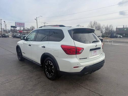 2020 Nissan Pathfinder SL 2WD