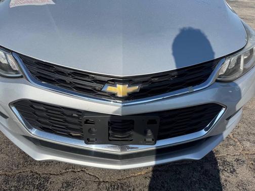 Silver Ice Metallic 2017 Chevrolet Cruze LS