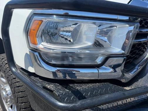 Bright White Clearcoat 2022 RAM 2500 Tradesman Crew Cab 4x4 6'4' Box