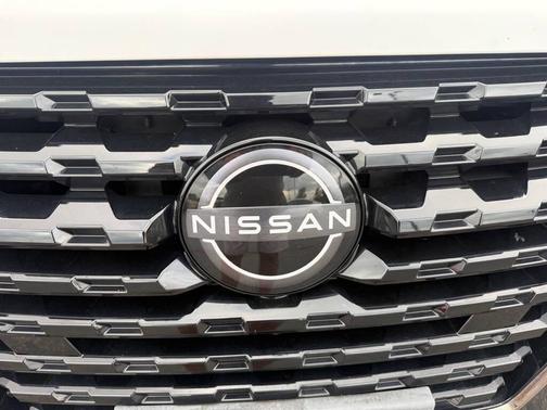 2022 Nissan Kicks SR