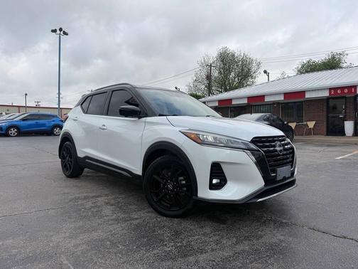 2022 Nissan Kicks SR
