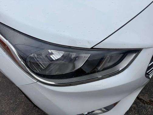 Frost White Pearl 2022 Hyundai Accent SEL