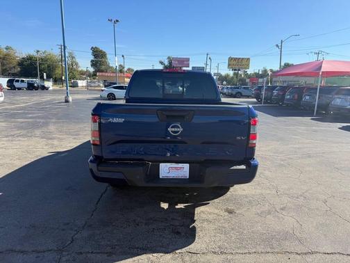 2022 Nissan Frontier SV