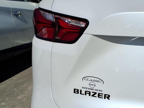 Iridescent Pearl Tricoat 2022 Chevrolet Blazer RS