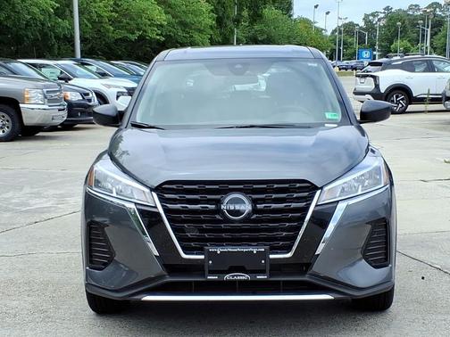 Gun Metallic 2025 Nissan Kicks S