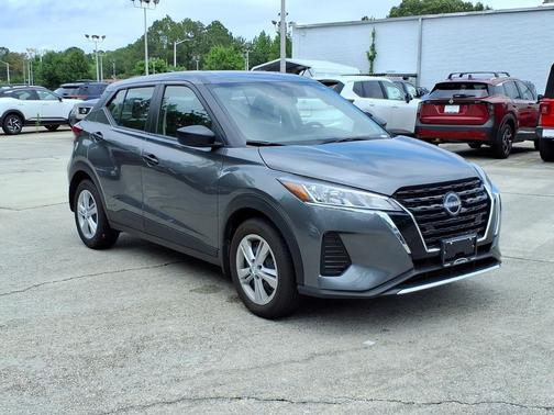 Gun Metallic 2025 Nissan Kicks S
