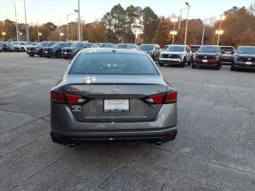 2025 Nissan Altima SR FWD