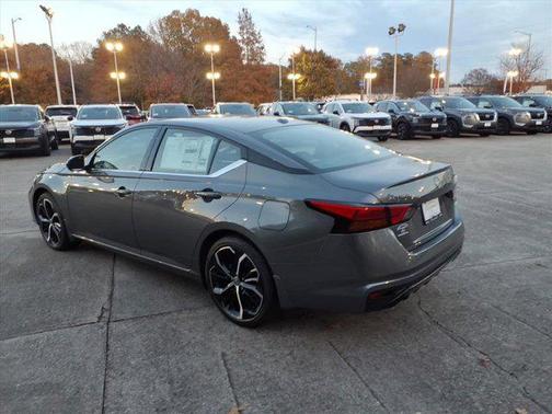 2025 Nissan Altima SR FWD