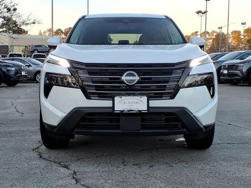 Everest White Pearl Tricoat 2026 Nissan Rogue SV