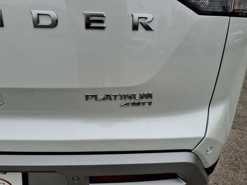 2025 Nissan Pathfinder Platinum 4WD