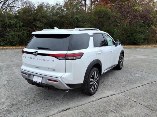 2025 Nissan Pathfinder Platinum 4WD