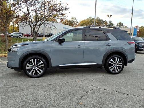 2025 Nissan Pathfinder Platinum 4WD