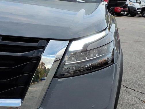 2025 Nissan Pathfinder Platinum 4WD