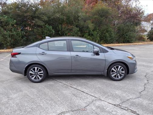 Gun Metallic 2025 Nissan Versa 1.6 SV