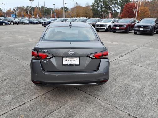 Gun Metallic 2025 Nissan Versa 1.6 SV
