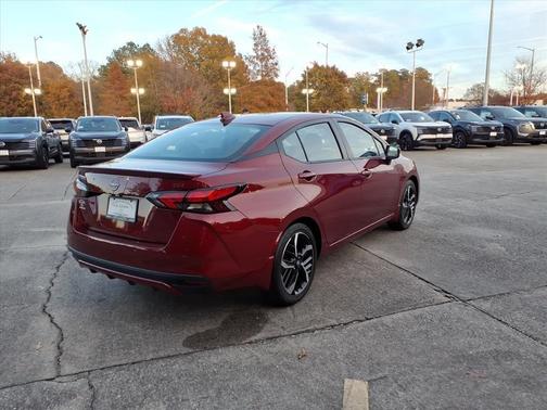 Scarlet Ember Tintcoat 2025 Nissan Versa 1.6 S