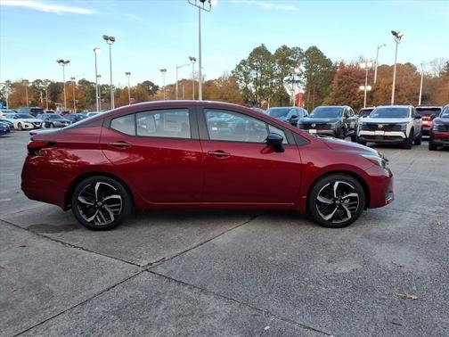 Scarlet Ember Tintcoat 2025 Nissan Versa 1.6 S
