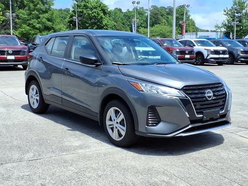 Gun Metallic 2025 Nissan Kicks S