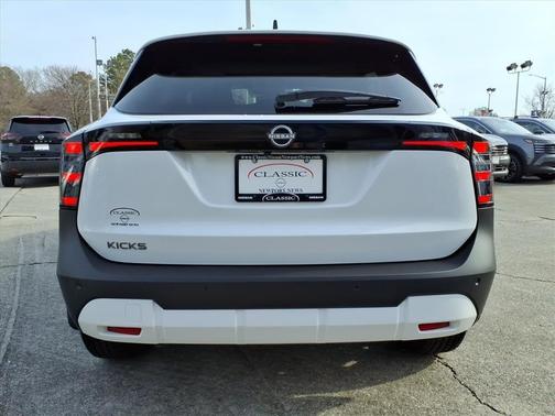 2026 Nissan Kicks SV