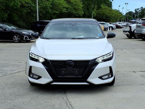 Aspen White Tricoat/Super Black 2022 Nissan Sentra SR
