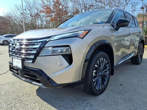 Champagne Silver Metallic/Super Black 2026 Nissan Rogue Platinum